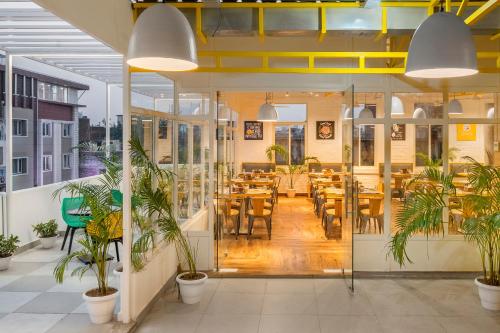 The Hideaway Bedzzz Varanasi,Near Pdr Mall, Ramapura Luxa, Varanasi,2 star