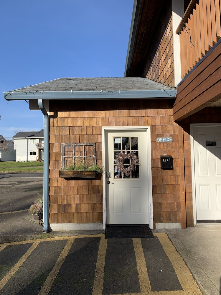 south jetty inn