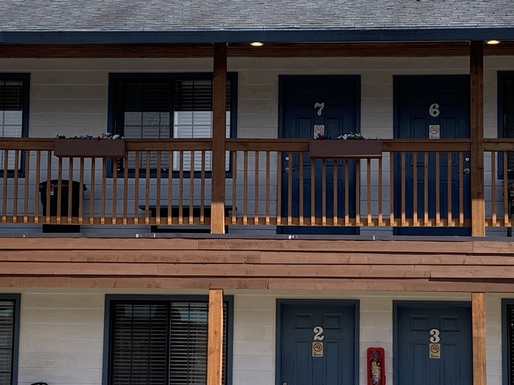 south jetty inn