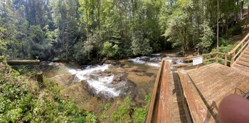 The Cascades Inn,,3 star