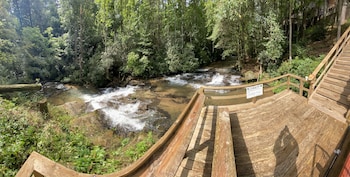 The Cascades Inn,,3 star