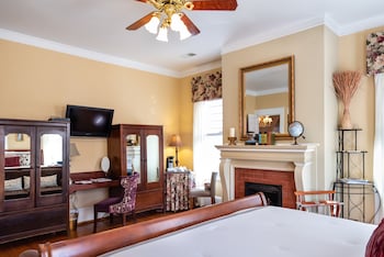 Burke Manor Inn & Pavilion,,3.5 star