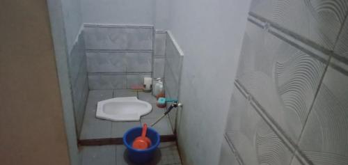 spot on 2831 pondok orange family