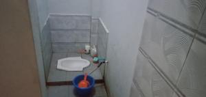 spot on 2831 pondok orange family