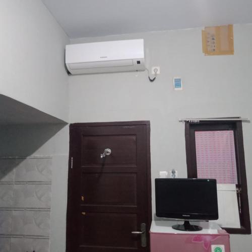 spot on 2831 pondok orange family