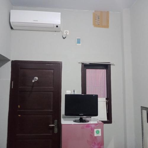 spot on 2831 pondok orange family