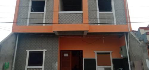 spot on 2831 pondok orange family