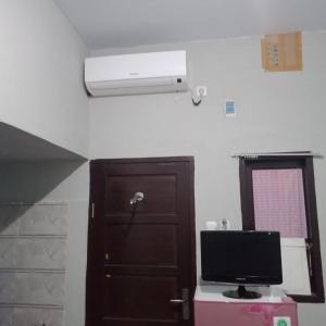 spot on 2831 pondok orange family