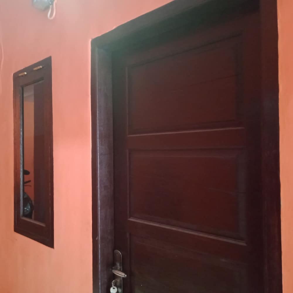 spot on 2831 pondok orange family