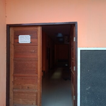 spot on 2831 pondok orange family