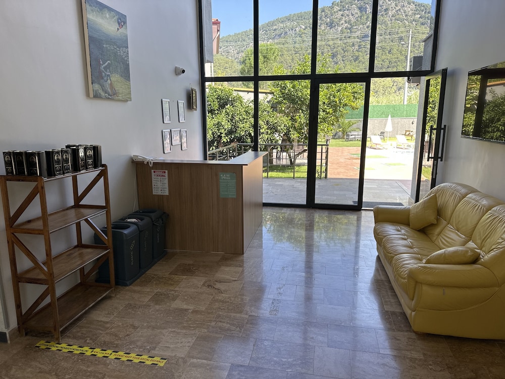 the halcyon rooms and suites hotel