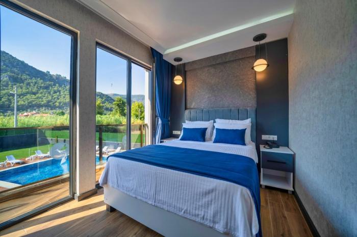 the halcyon rooms and suites hotel