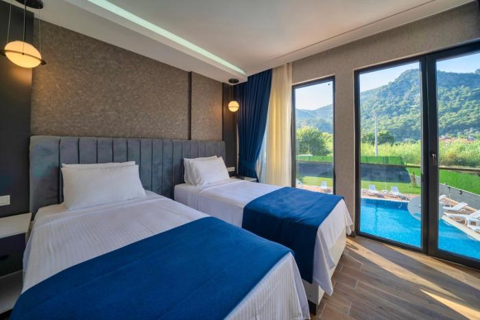 the halcyon rooms and suites hotel