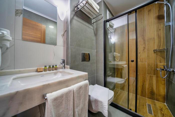the halcyon rooms and suites hotel