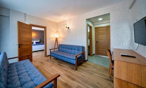 the halcyon rooms and suites hotel