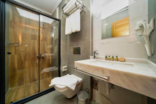 the halcyon rooms and suites hotel
