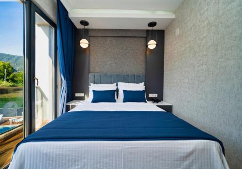 the halcyon rooms and suites hotel