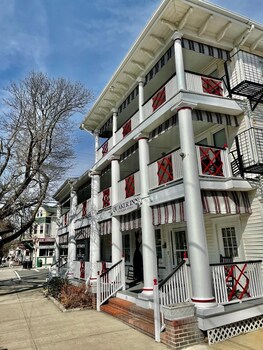 quaker inn