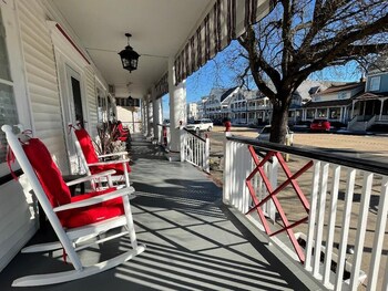 quaker inn