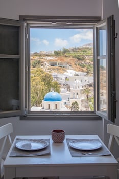 amphitrite suites santorini