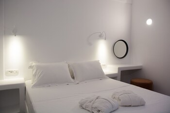 amphitrite suites santorini