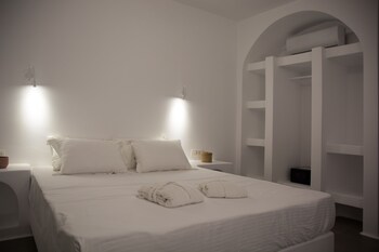 amphitrite suites santorini