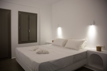 amphitrite suites santorini