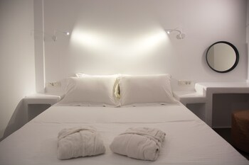 amphitrite suites santorini