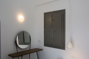 amphitrite suites santorini