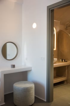 amphitrite suites santorini