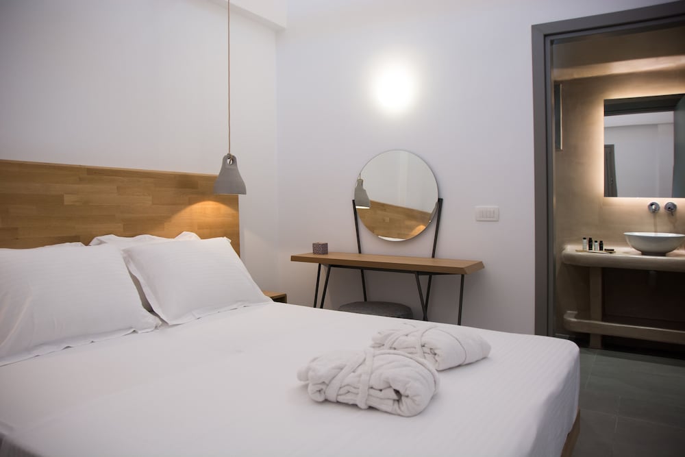 amphitrite suites santorini