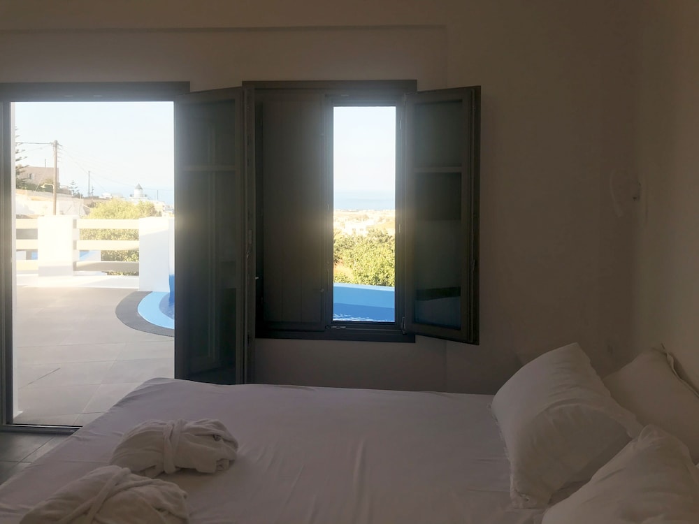 amphitrite suites santorini