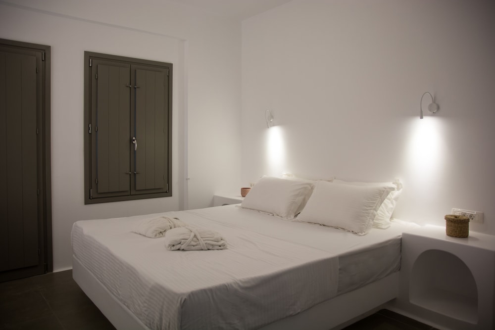 amphitrite suites santorini