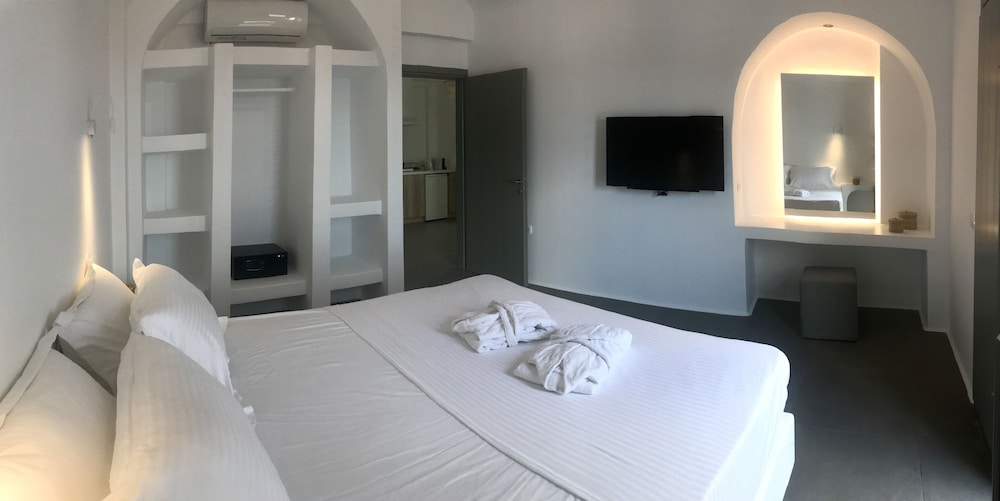 amphitrite suites santorini