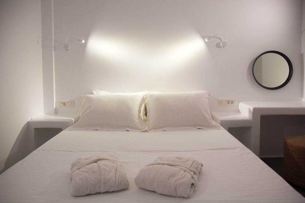 amphitrite suites santorini