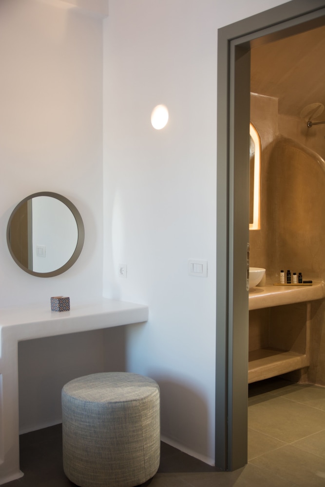 amphitrite suites santorini