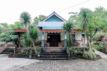 Rock Garden Homestay & Resto,Gunung Kidul>>Bedoyo,2.5 star