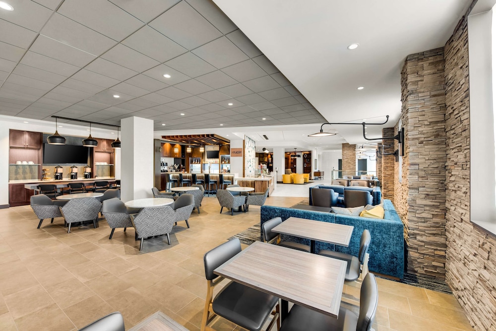 hyatt place colorado springs downtown