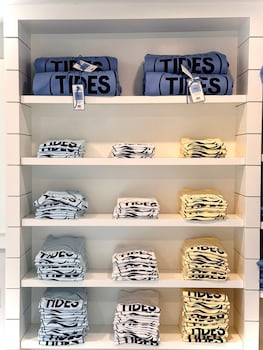 Falmouth Tides,Falmouth>>Cape Cod,2.5 star