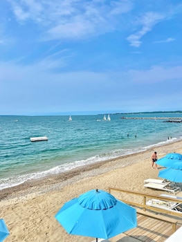 Falmouth Tides,Falmouth>>Cape Cod,2.5 star