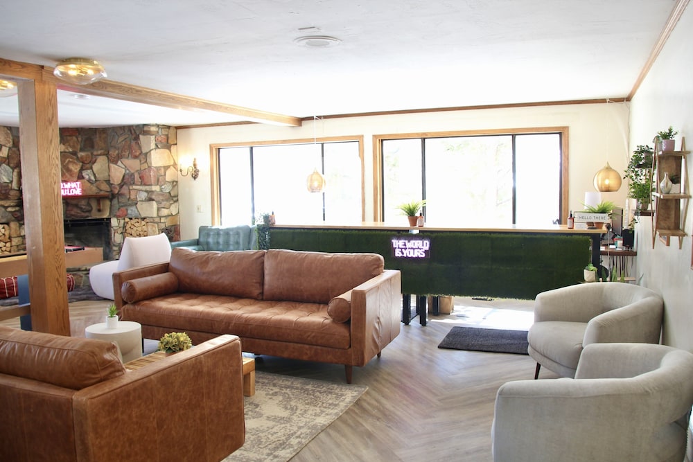 sierra blue hotel and swim club