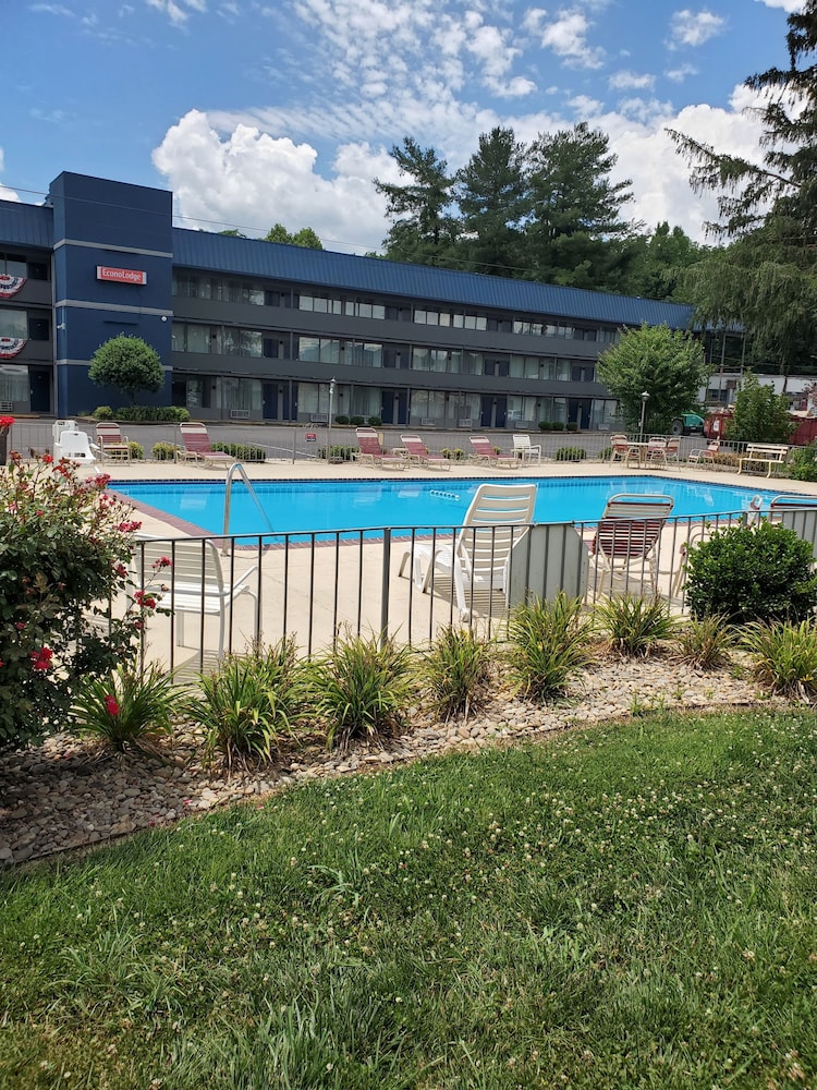 suburban studios middlesboro