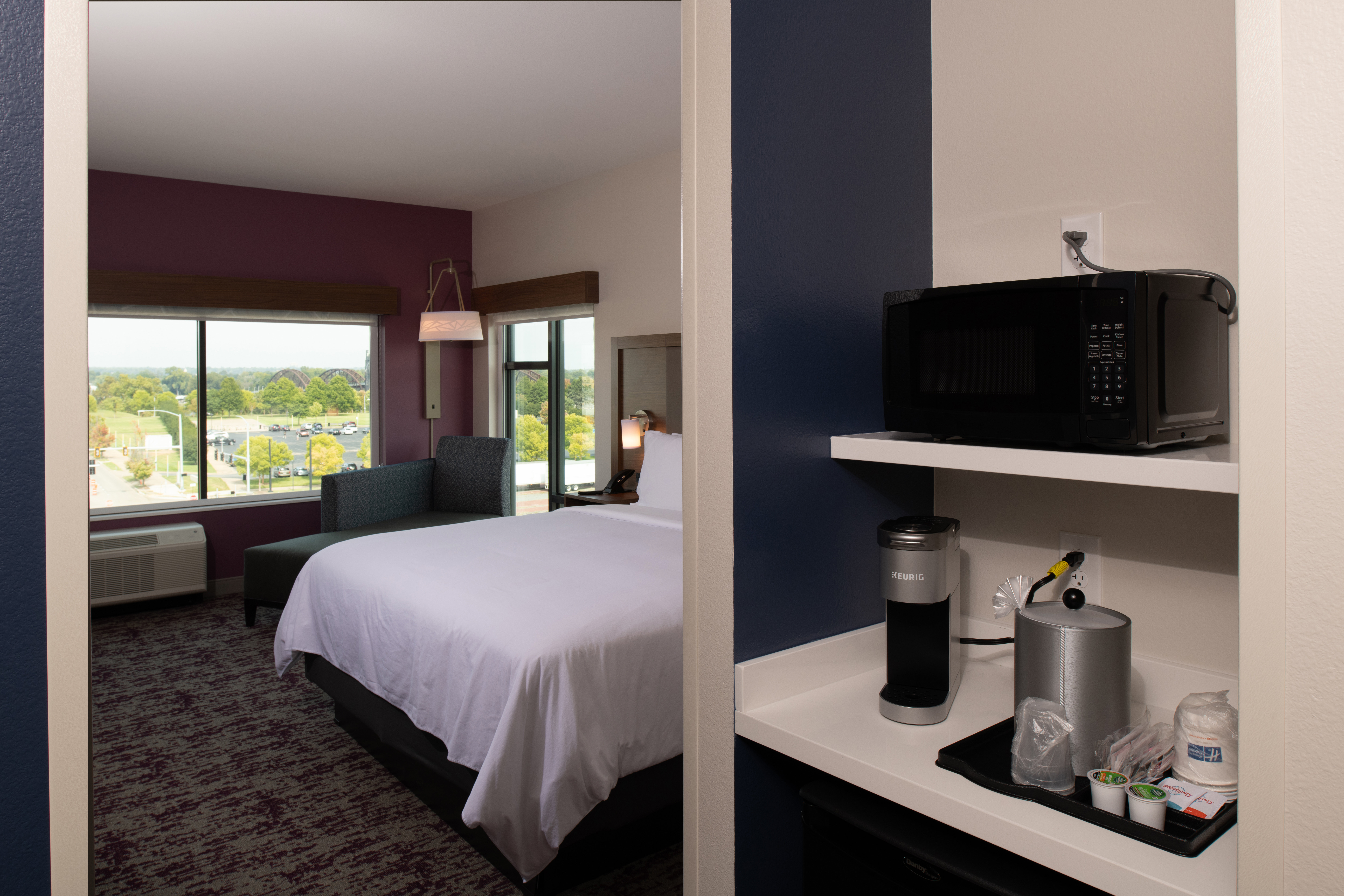 holiday inn express and suites little rock downtown