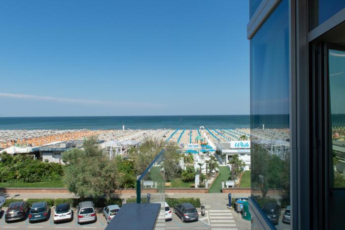 hotel commodore