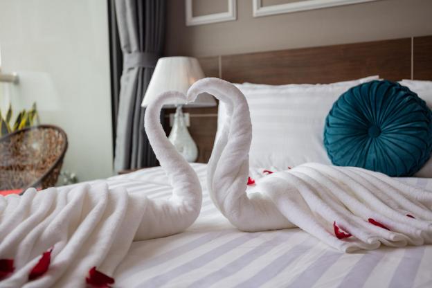 airport classic hotel and travel