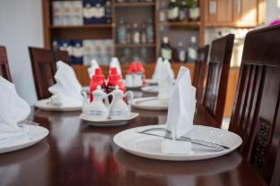 airport classic hotel and travel