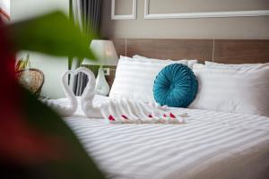 airport classic hotel and travel