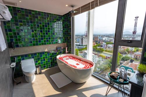 white lotus hue hotel