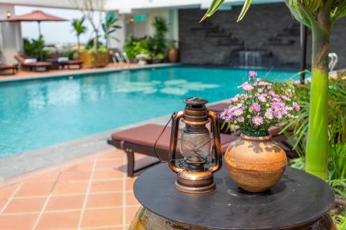 white lotus hue hotel
