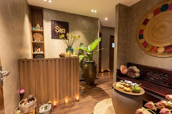white lotus hue hotel